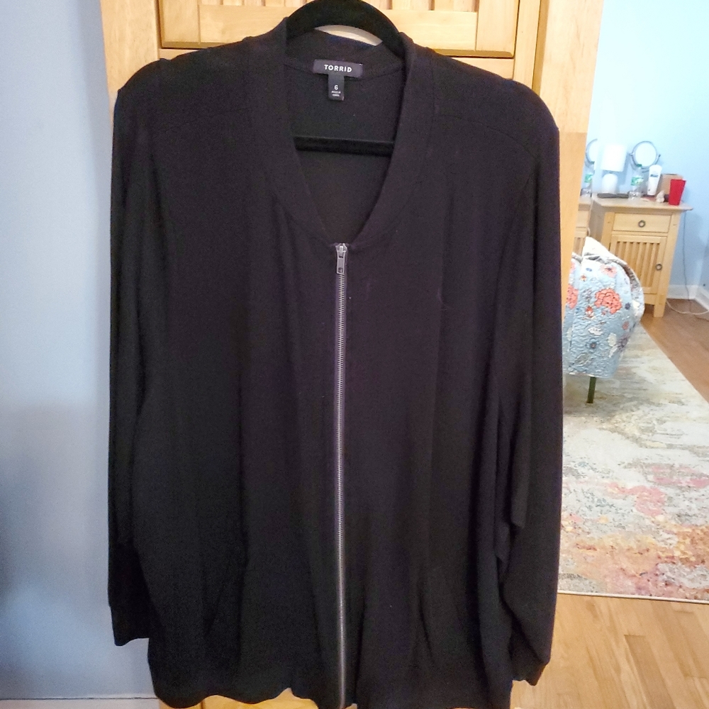 Torrid 6 black bumper jacket